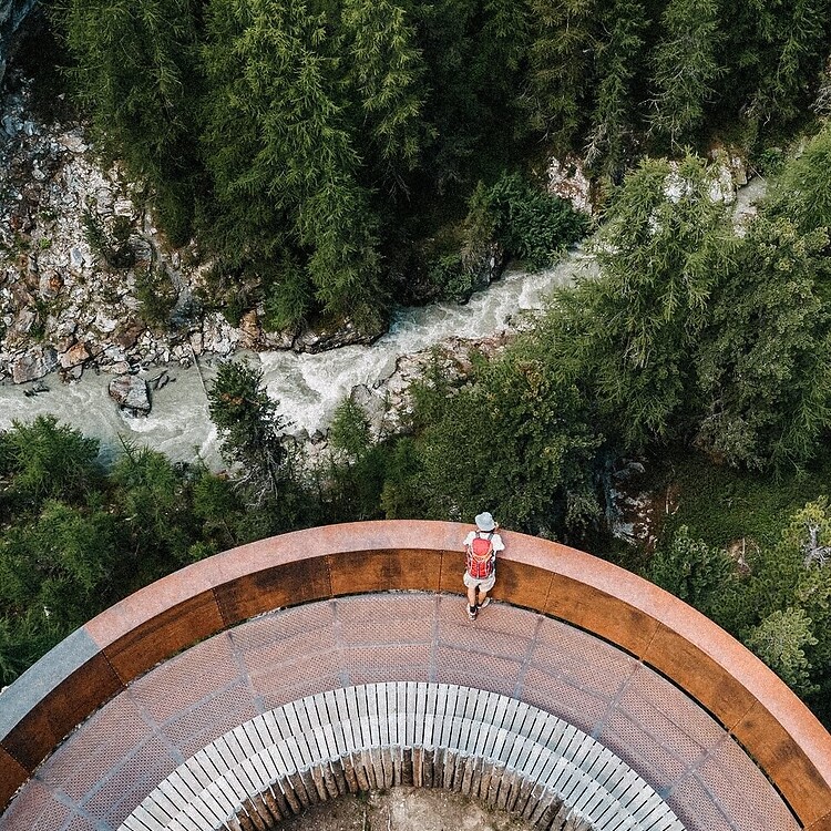 Panorama Plattform bei einer Wanderung im Martelltal