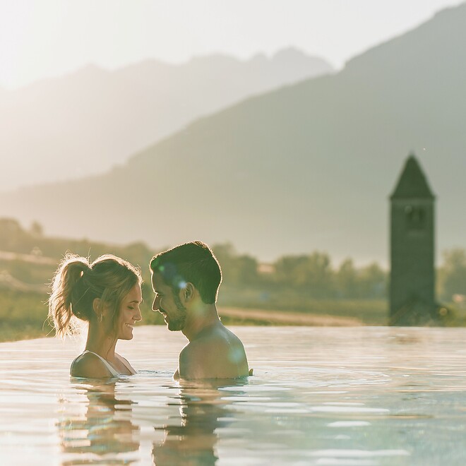 Man and woman in Sky Infinity Pool in romantic evening light