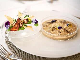 Risotto mit bunten Kräutern aus dem Hotelgarten