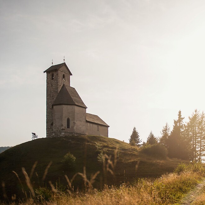 Biken am Vigiljoch bei Sonnenuntergang