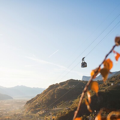 Mit der Seilbahn von Lana auf das Vigiljoch im Herbst