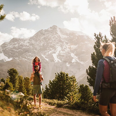 Famiglia durante una vacanza attiva in Alto Adige