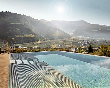 Sole Pool mit Blick in das sonnige Tal