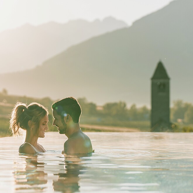 Man and woman in Sky Infinity Pool in romantic evening light