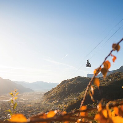 By cable car from Lana to Monte San Vigilio in autumn