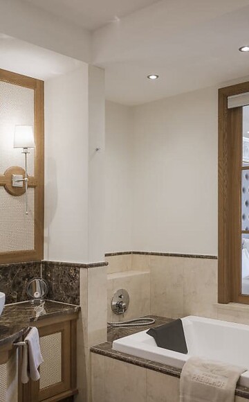 Luxury Suite Lantana