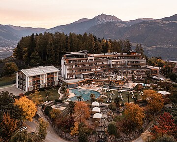Hotel Alpiana durante l'autunno nel Meranese