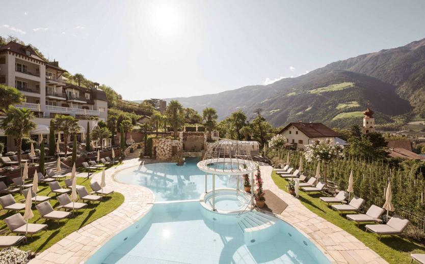 Hotels mit Pool in Südtirol: Im Luxus baden Hotels mit Pool in Südtirol: Im Luxus baden