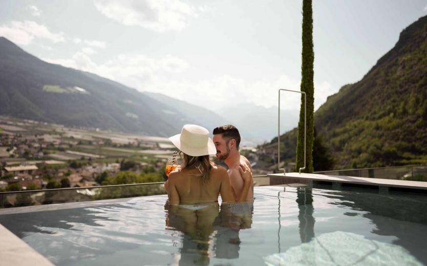 Hotels mit Pool in Südtirol: Im Luxus baden Hotels mit Pool in Südtirol: Im Luxus baden