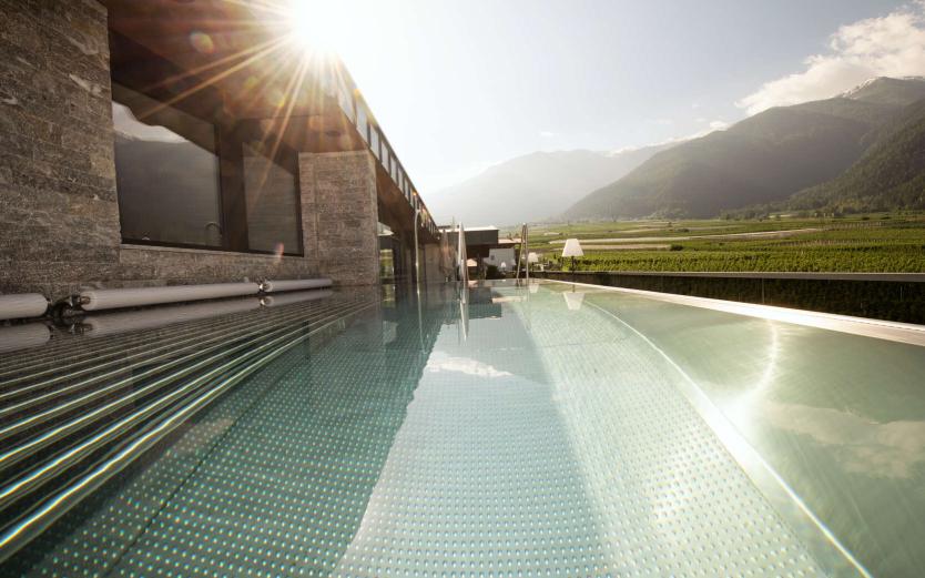 Hotels mit Pool in Südtirol: Im Luxus baden Hotels mit Pool in Südtirol: Im Luxus baden