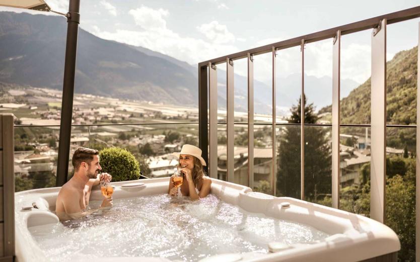 Hotels mit Pool in Südtirol: Im Luxus baden Hotels mit Pool in Südtirol: Im Luxus baden